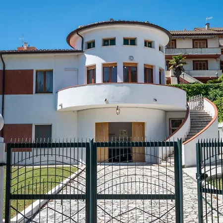 Lejlighed Marcelli, Trilocale Con Balcone E Posto Auto *