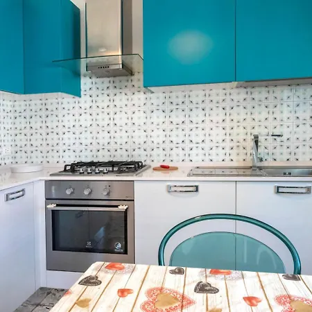 Marcelli, Trilocale Con Balcone E Posto Auto Marcelli