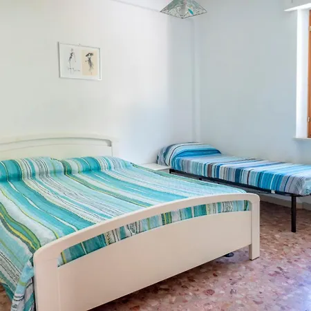 Marcelli, Trilocale Con Balcone E Posto Auto