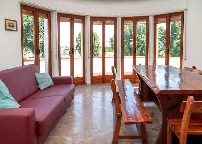 Marcelli, Trilocale Con Balcone E Posto Auto