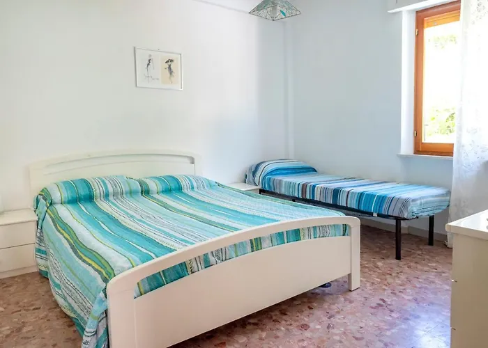 Marcelli, Trilocale Con Balcone E Posto Auto