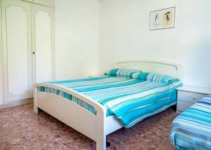 Marcelli, Trilocale Con Balcone E Posto Auto Marcelli