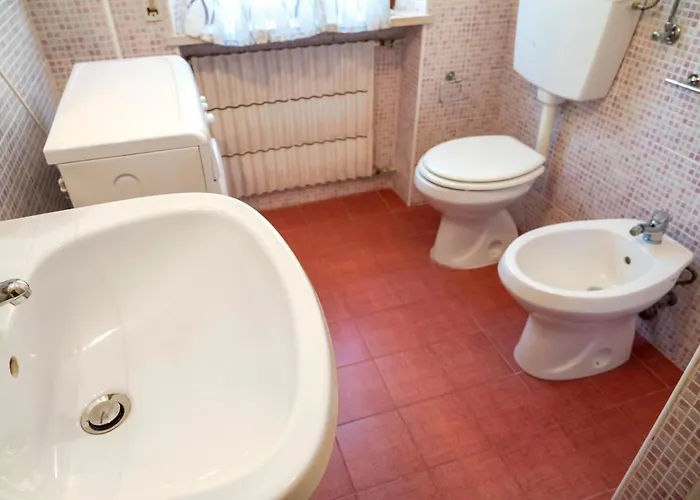 Marcelli, Trilocale Con Balcone E Posto Auto